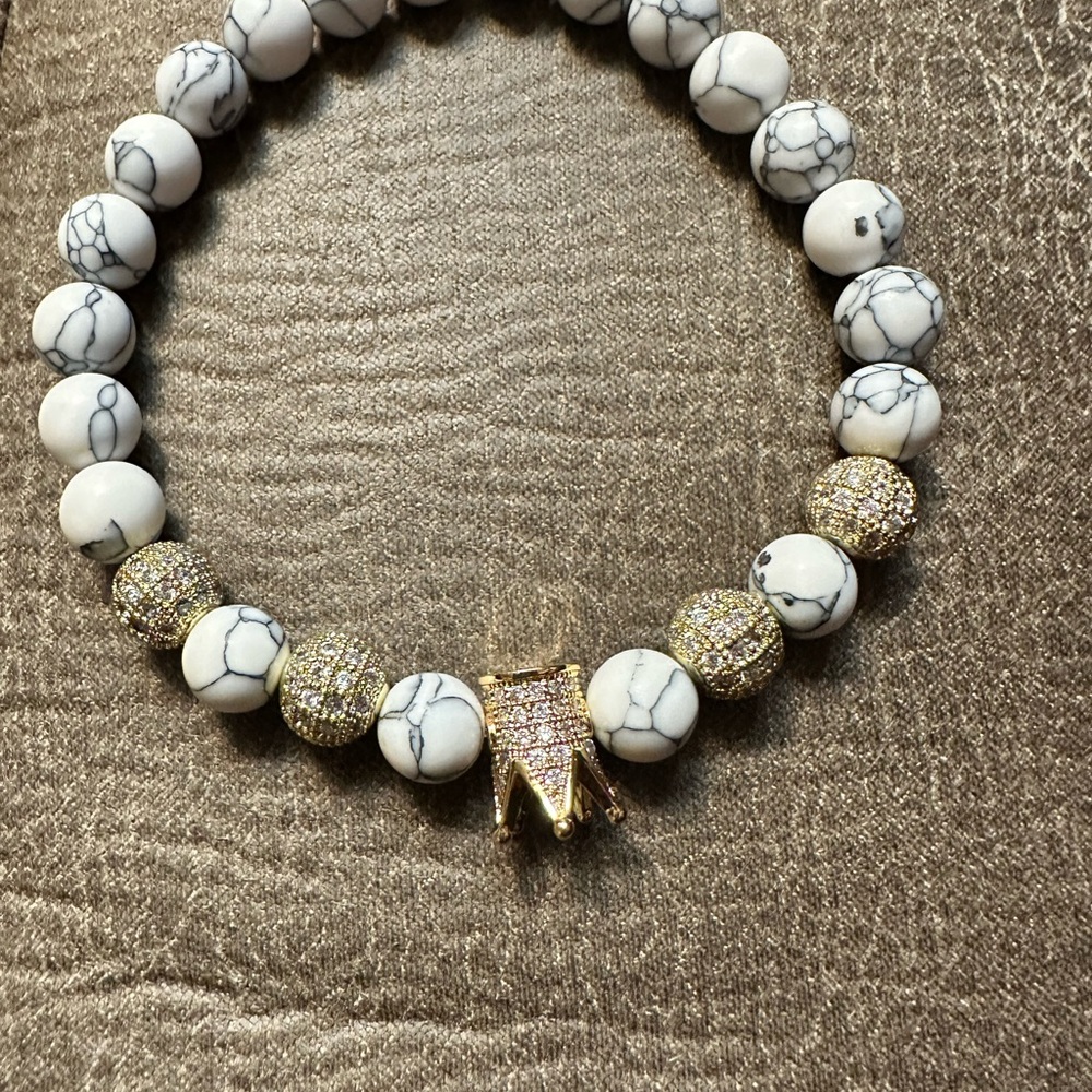 Elegant White and Gold Beaded Bracelet